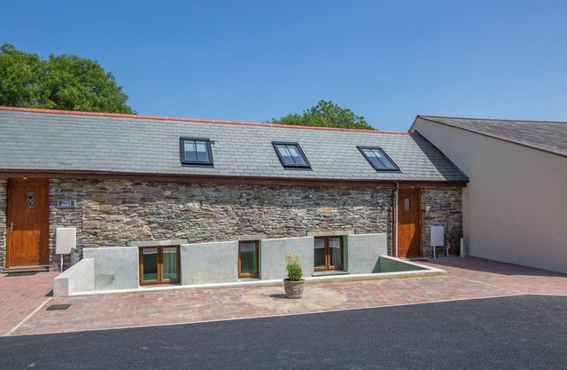 Milking Parlour, modern barn conversion. Nr Tintagel, Bude, Padstow & beach.