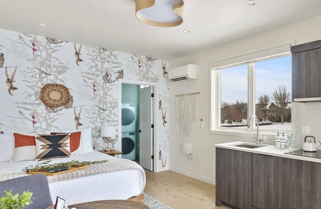 Millpointe Studio 1.0 - Where Luxury Meets Location -Steps to Concerts, Old Mill