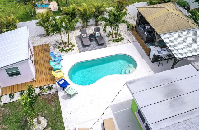 MINI-RESORT: Poolside Bungalow + Poolside Cabana! 5 Minutes to Beach &