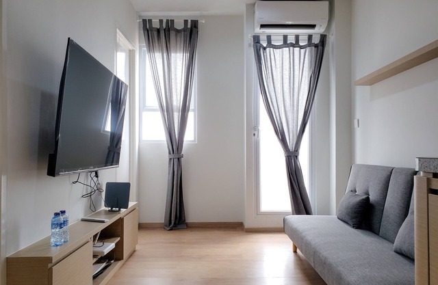 Minimalist And Cozy 2Br At La Hub City Apartment