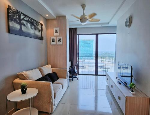 Minimalist Trefoil studio Setia Alam linked bridge to SCCC and SCM for 2-4 pax