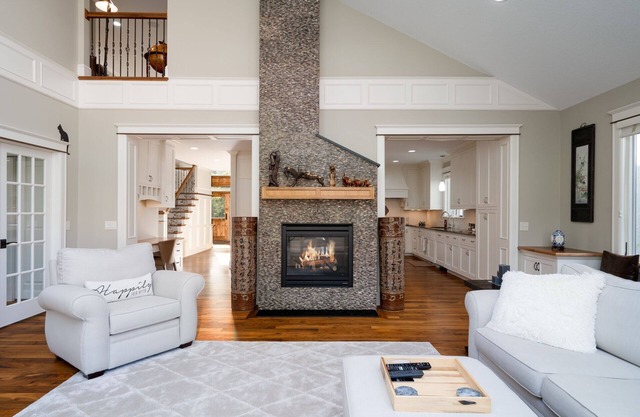 MINNeSTAY* Dean Parkway Estate Luxury | Spacious