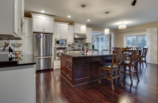 MINNESTAY* Excelsior Commons ★ HomeTheater ★ Massage Chair ★ Minnetonka ★ Office