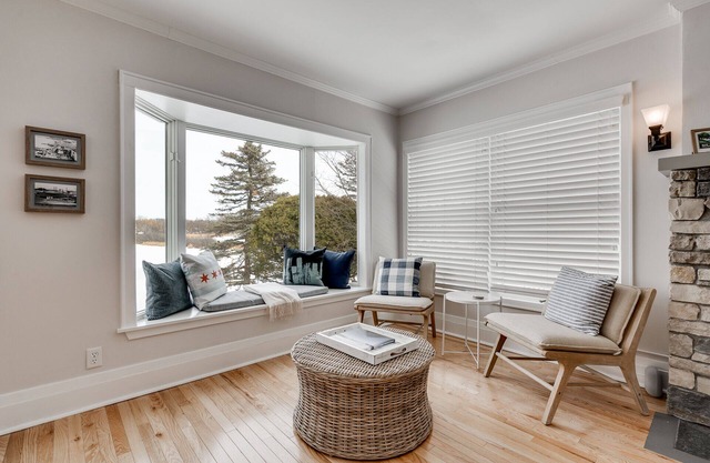 MINNeSTAY* Lakefront Cottage | Hot Tub | Excelsior Bay | Dock