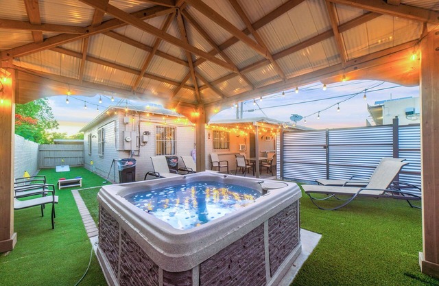 Mins from the UofA & Downtown! 3BR/2BA Entire Home