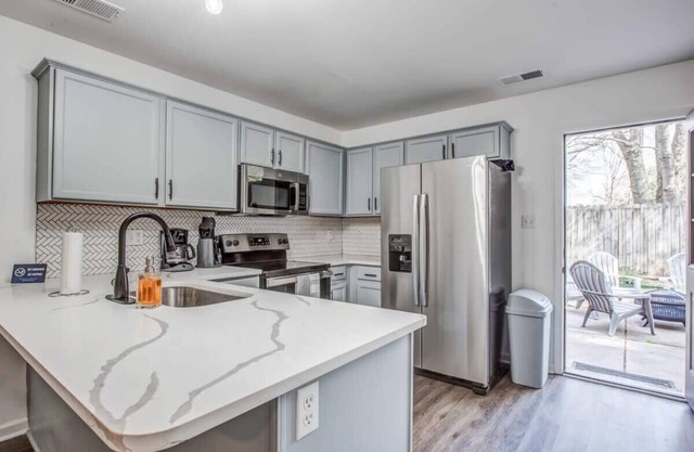 Mins to Downtown & U of Memphis! High Point Duet