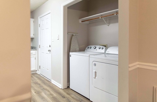 Mins to Park, River, Downtown! Chapel Hill Charmer