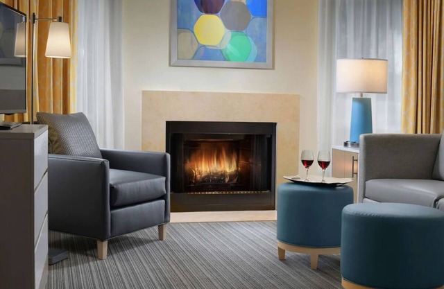 Minutes Away from St. Louis Carousel at Faust Park! 2 Units with Private Kitchen