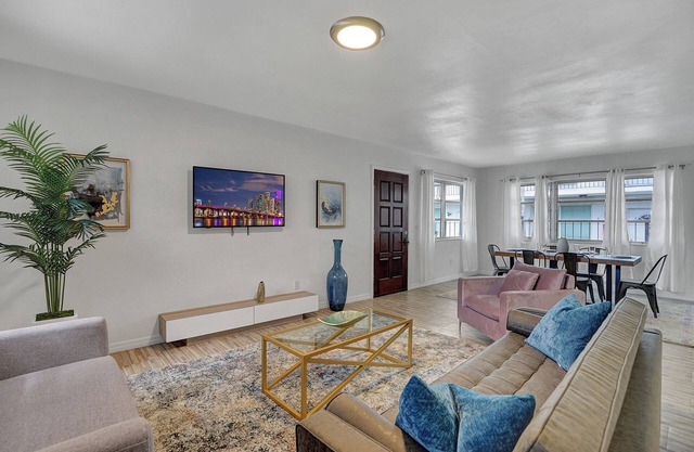 Minutes to Brickell & Little Havana - Pool