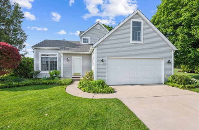 Minutes to ND-Sleeps 10+, Family+Pet-Friendly, Early Check-In, Big Yard & Clean!