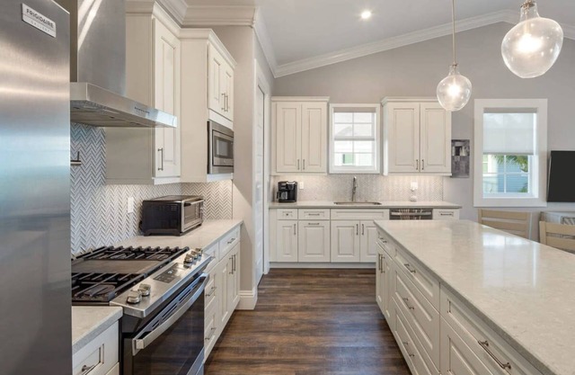 Mirador House by Brightwild Pool Dock