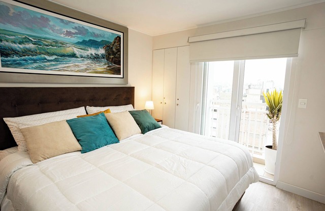 Miraflores Luxury Stay | Up to 8 Guests | Parking | Near Kennedy & HuacaPucllana