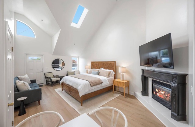 Miramar Penthouse – Coastal Elegance in the Heart of Half Moon Bay