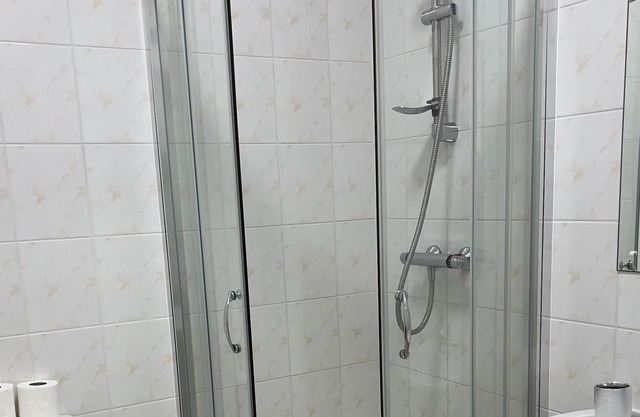 MJ Service Apartment - Close to station - London