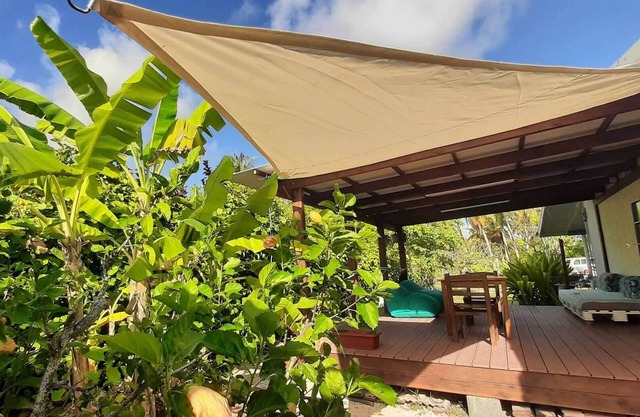 Moana Breeze Eco Lodge