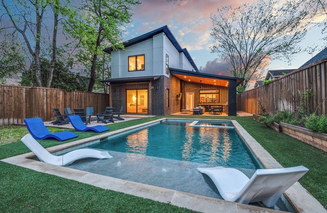 Mod Squad- 5 Beds + Private Pool Vibes