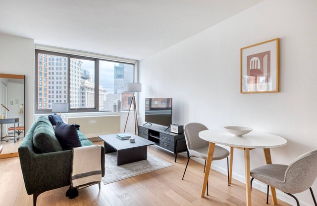 Mod Union Square 1BR w/Gym, Doorman, across from Park, by Blueground