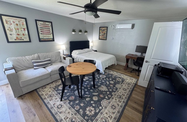 Modern 1 Bed Private Guesthouse, close to IAH