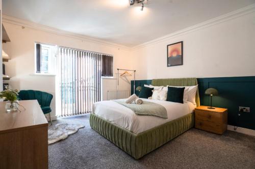 Modern 10BR Retreat Sleeps 16plus nr HS2 NEC BHX