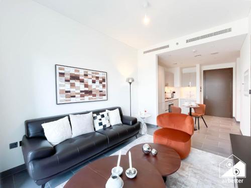 Modern 1B Luxury , Scenic City Balcony, Pool & Gym