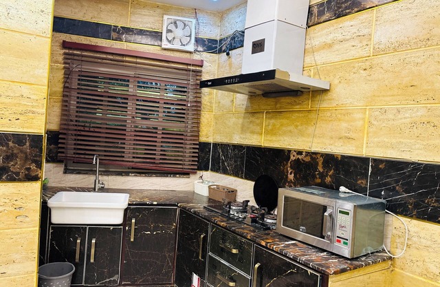 Modern 1BR Apartment & Kitchen Near MM Alam, Gulberg 3, Liberty Market, Stadium