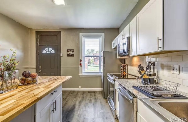 Modern 1BR/B in Quiet St. Louis 4-Plex close to major hospitals & attractions.