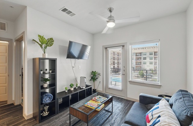 Modern 1BR near TPC Golf | Free Parking & Wifi