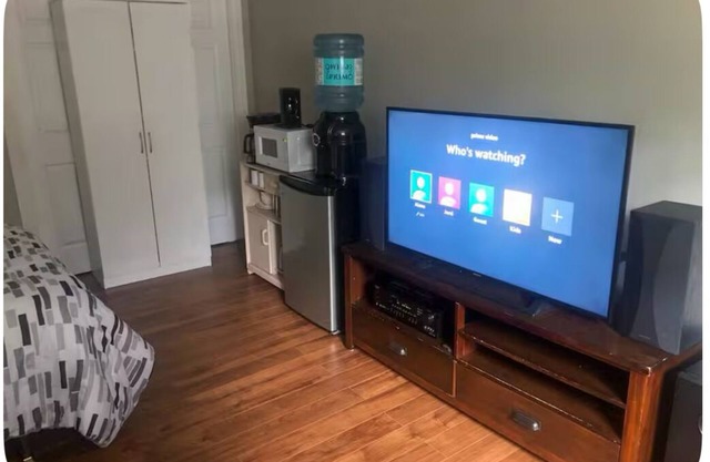 Modern 1BR suite centrally located