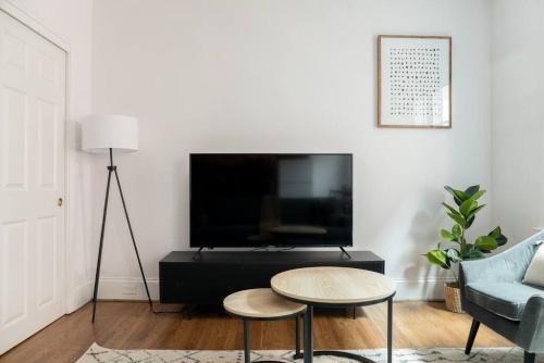 Modern 1BRs steps from Boston Common and South End