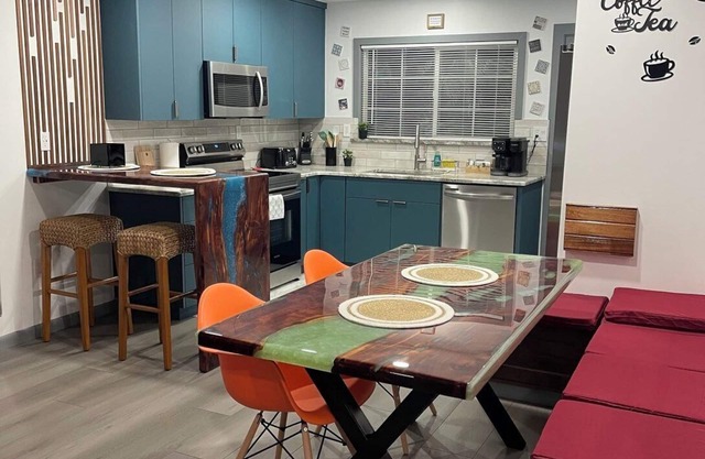 Modern 2-bed 2- bath waterfront home near Manatee Haven with kayaks