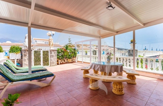 Modern 2-bedroom apartment with private terrace in El Médano