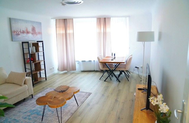 Modern 2 room apartment central location Alster view with robot vacuum cleaner