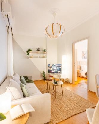 Modern 2BR Apt with Balcony, Central Thessaloniki