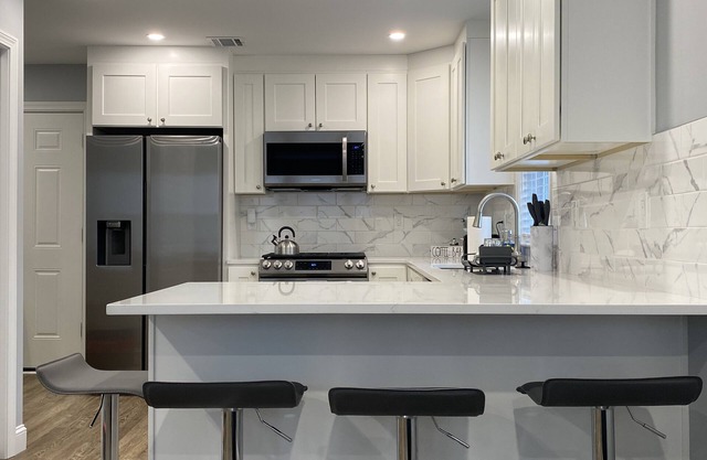 Modern 2br with W/D in unit, Parking, central air