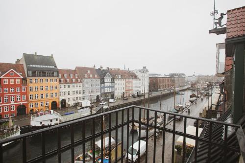 Modern 3BR Duplex Apartment in Nyhavn w Private Balcony
