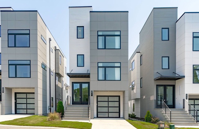 Modern 4-bedroom house Downtown Raleigh Skyline Views