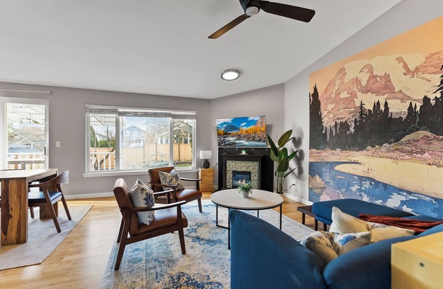 Modern 4BD house in Ballard - walkable, central AC, family & pet-friendly