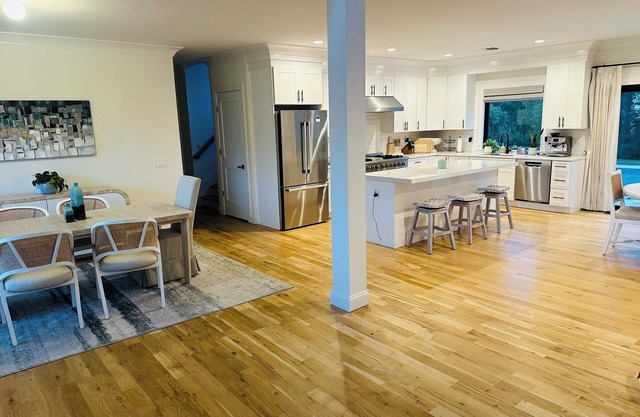 Modern 4Bedroom Farmhouse w/Heated Saltwater Pool in Mattituck close to beaches