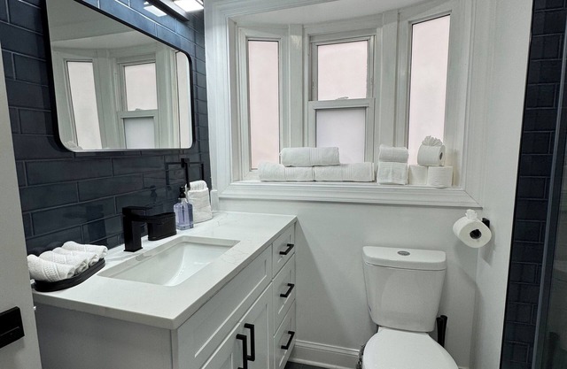 Modern 4BR Home Near Metro & DC's Iconic Sights