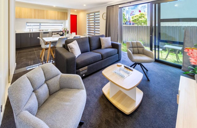 Modern 4BR in Riccarton Walk to Mall and Park