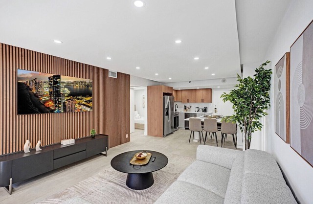 Modern 4BR with Ocean Views | Pools & Direct Beach Access 717