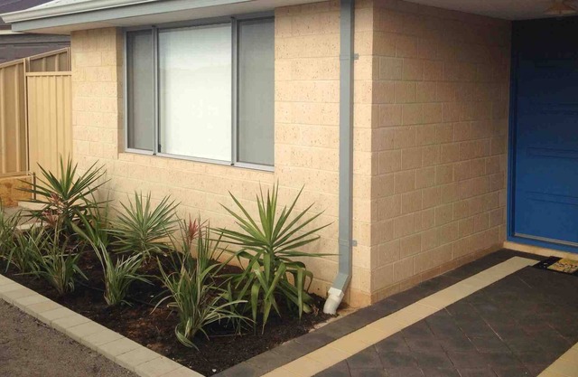 Modern 4x2 fully selfcontained House