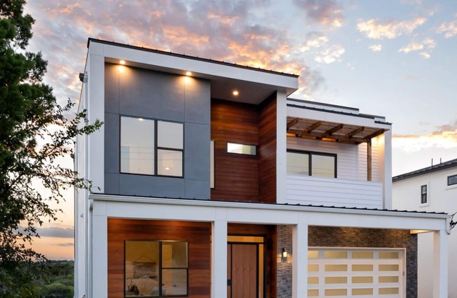 Modern 5 bed 5 bath on a private lake