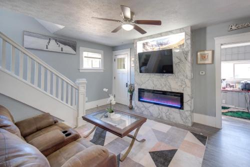 Modern and Convenient! Group Stay in Highland Square