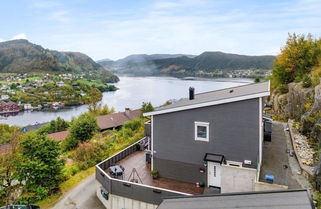 Modern apartment with fantastic views!