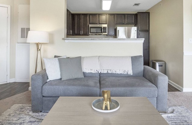 Modern Apartment in Prime Location (ID7856X82)