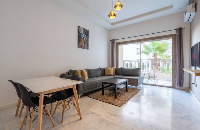 Modern Apartment Near the Airport