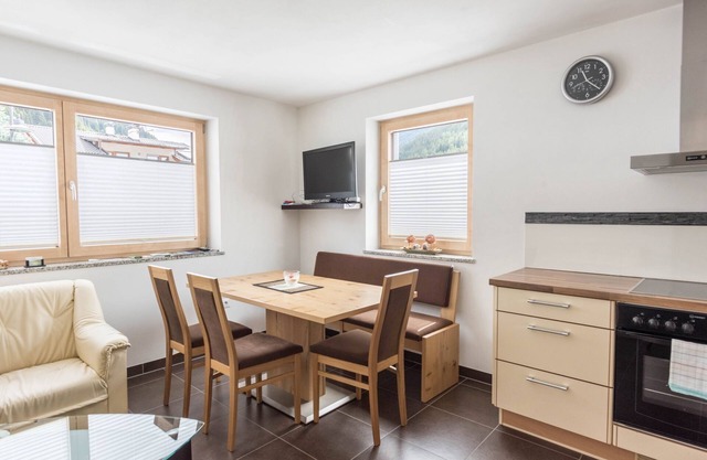 Modern Apartment "Reider" with Mountain View, Wi-Fi, Balcony & Sauna