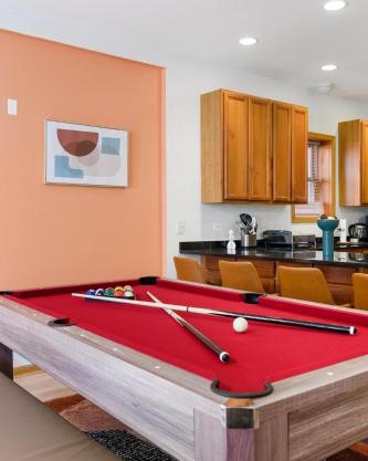 Modern Apt Billiards 1 Private Patio 1 Parking