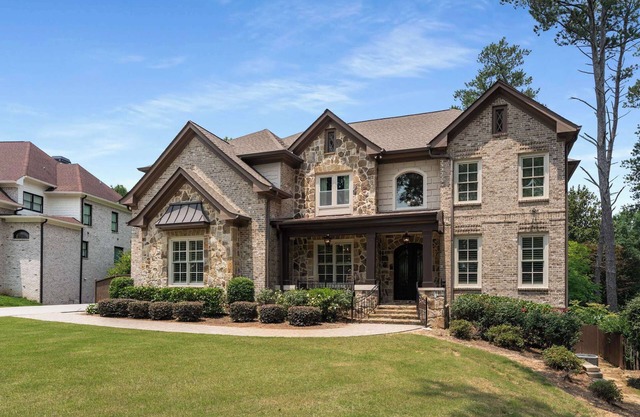 Modern Atlanta Luxury – 5BR/5.5BA with Gourmet Chef’s Kitchen & Grand Interiors